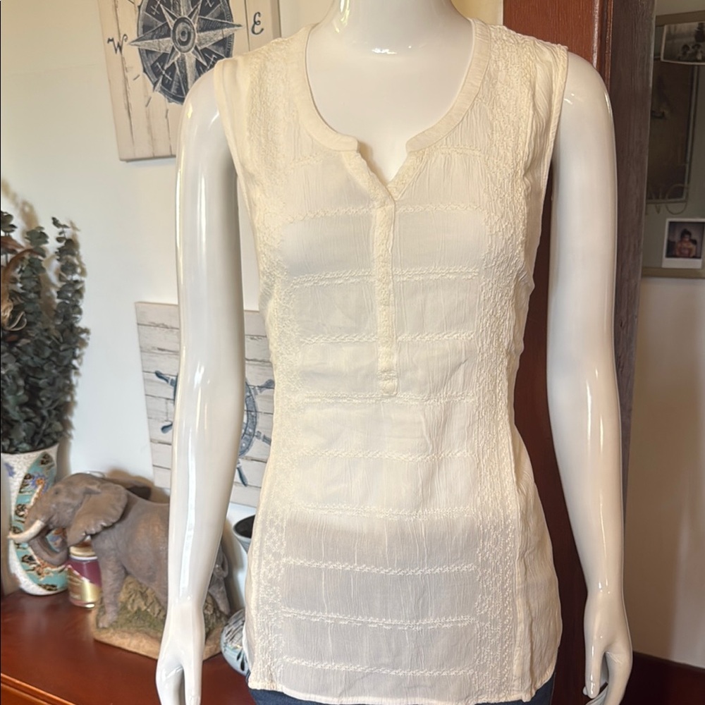 NWT Eddie Bauer size small Women's Cream Sleeveless Top